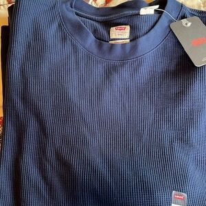 Men’s long sleeve XXL Levi’s waffle knit shirt. navy blue NWT